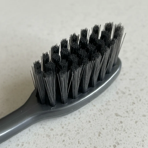 ESCOVA DENTAL COLGATE ZIG ZAG CARVAO MACIA C/2UN - Imagem 1